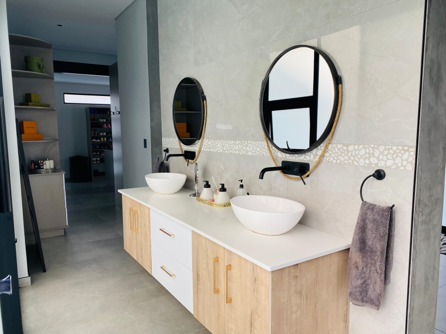 5 Bedroom Property for Sale in Wigwam North West